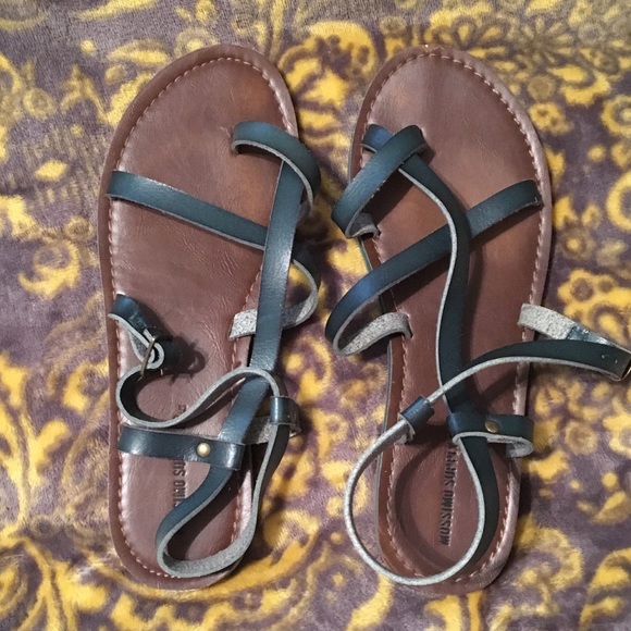 Green and brown strap sandals. - Picture 2 of 3